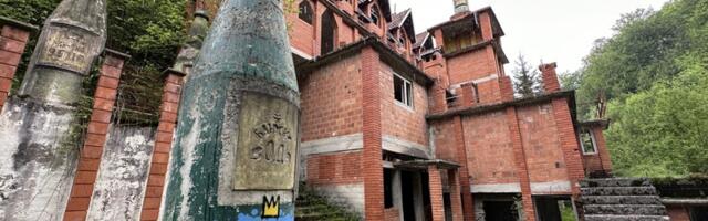 Planirano banjsko lečilište zaraslo u korov - Tošo sa Zlatibora godinama gradio velelepno zdanje, nakon njegove smrti sve je stalo