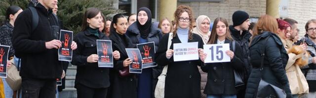 Studenti i građani odali poštu poginulima u padu vojnog helikoptera u Novom Pazaru