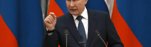 HAOS U HRVATSKOJ Navijači Dinama vređali Putina, pogledajte šta je pisalo na transparentu o kojem bruji Evropa