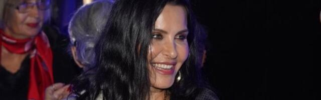 Opasni su frajeri: Elena Karaman proslavila Novu godinu sa zgodnim sinovima (FOTO)