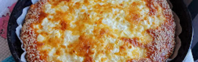 Prava domaćinska pita sa sastojcima koje već imate u kihinji: Tako je slasna i mekana da će jedna tepsija biti malo