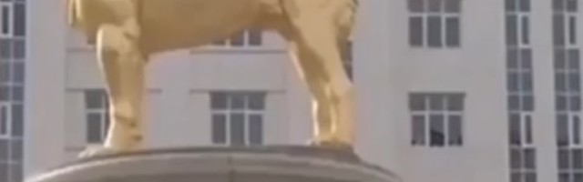 Predsednik ove zemlje omiljenom psu podigao "zlatni" spomenik (VIDEO)
