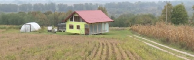 Zbog žene izgradio rotirajuću kuću u Srpcu