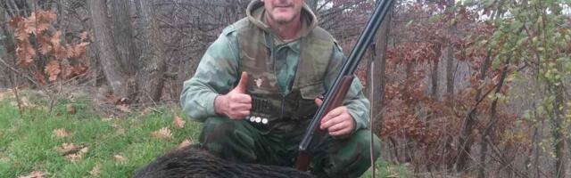 Lovci iz Vraneša odstrelili divljeg vepra: Posle saradnje sa psima goničima, Goran Marković opalio hitac