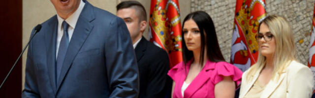 Вучић на додели уговора о раду најбољим дипломцима медицинских факултета и школа