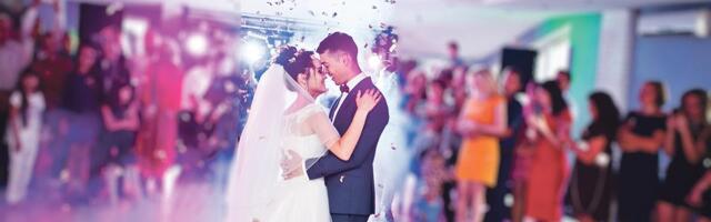 Skandal na svadbi u Leskovcu! Mladoženjin drug uzeo mikrofon i zatražio ovu pesmu: Umalo došlo do tuče, mlada demonstrativno napustila salu!