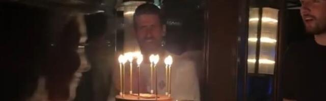 Hit detalji sa Dončićevog slavlja: U Americi mu pevali na srpskom, Nole ukrao poglede, a oko njih "Brazilke"