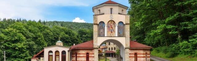 DRAMA U MANASTIRU NA KOSMAJU: Pijani jeromonah pretio smrću igumanu, reagovala policija