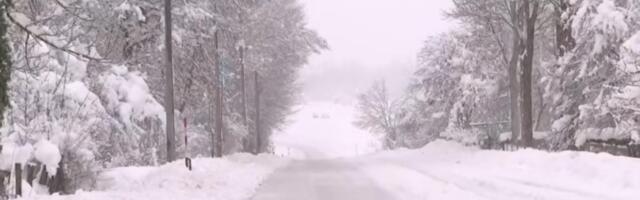 SNEG DONEO HAOS U HRVATSKOJ! Zatrpani autoputevi, pojedina mesta pod crvenim alarmom! (VIDEO)