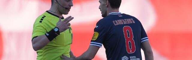 Bura na utakmici Zvezde: Isključen igrač Vojvodine, igrači opkolili sudiju (VIDEO)