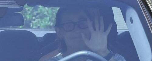 Više od 20 godina isti ljudi stoje ispred njenih vrata: Slavna glumica podelila najapsurdnija iskustva s paparacima