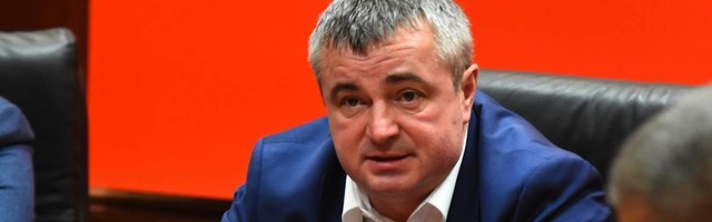 Funkcioner koji se javno podsmeva sirotinji u Srbiji: Bajatovićeva izjava o njegovim primanjima je vrhunac bahatosti