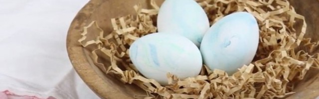 OFARBAJTE JAJA PENOM ZA BRIJANJE I LAKOM ZA NOKTE! Za ove tehnike sigurno niste čuli, a dobićete SJAJNE ŠARE! /VIDEO/