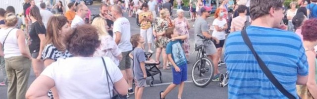 PROTEST Stanari Bloka 37 formirali "ljudski lanac"