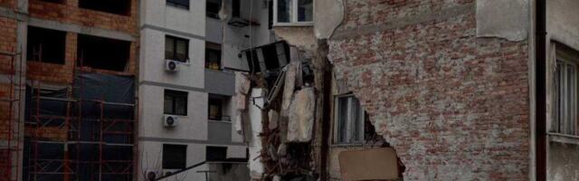 Stanarka: Počeo je da se raspada deo zgrade u Vidovdanskoj pored naše, bojimo se