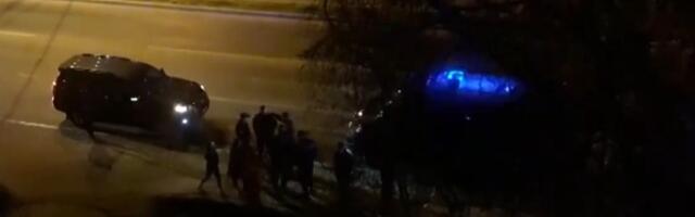 Vređali putnike u busu, pa pobegli od policije (VIDEO)