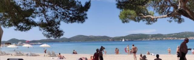 ŠOK SCENA NA JADRANU: Strani turisti razbesneli kupače! Kako im je palo na pamet da OVO URADE na plaži? (FOTO)