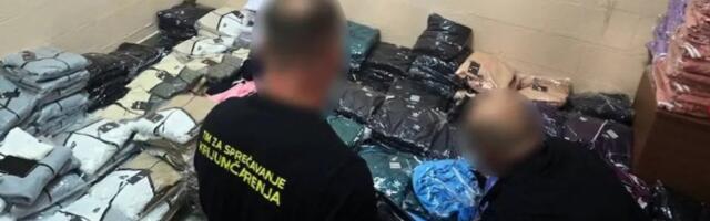Sprečen šverc: Oduzete markirane trenerke vredne više od 50.000 evra (FOTO)