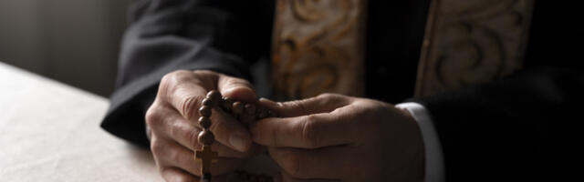 Pop hteo da proda vrata od crkve: Osvanuo neverovatan onlajn oglas, cena još luđa