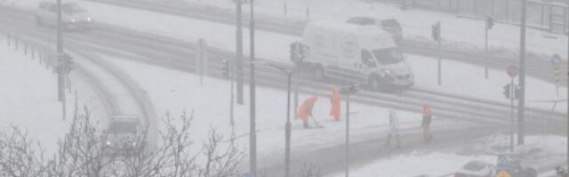 Saveti za vožnju po snegu i ledu: Kako bezbedno stići na odredište