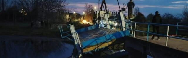 Vlast tvrdi da je sve laž sa društvenih mreža: Nakrivio se deo mosta u Kuli, radnici sanirali štetu tokom noći