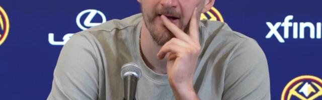 "SEĆAM SE, BILI SMO U AVIONU, PLAKAO SAM..." Jokića posle čudesne utakmice podsetili na jedan od najtužnijih trenutaka koje je doživeo u Denveru