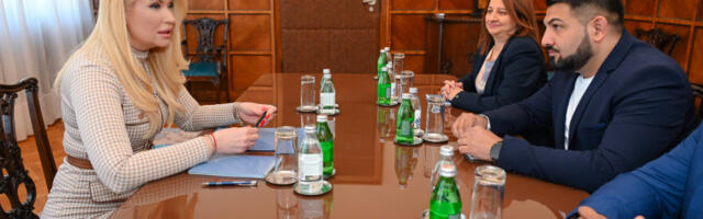 Покрајинска влада остаје посвећена побољшању услова живота Рома