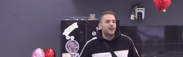 (FOTO) KO JE VATRENA BRINETA SA NJEGOVIH SLIKA: Anđelo Ranković uživa u Dubaiju sa njom!