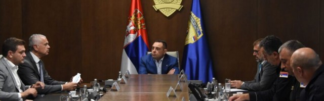 Ministar Vulin sa predstavnicima „Crvene zvezde“ i „Partizana“ o merama bezbednosti za predstojeći 165. derbi