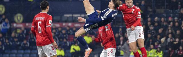 MEKTOMINI NADMAŠIO I GENIJALAN POTEZ KRISTIJANA RONALDA: Spektakularne makazice koje prkose zakonima fizike: Udario loptu na visini od 2.53 metra!