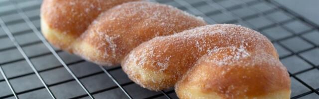 Uvijene krofne, još ukusnije od klasičnih: Posute sitnim šećerom i meke kao duša