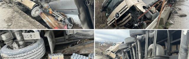 Šleper se survao u korito reke: Jeziv snimak udesa kod Kraljeva (FOTO/VIDEO)