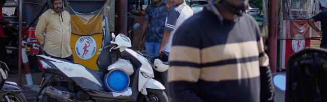 Šri Lanka proglasila sredu neradnim danom i ograničila kupovinu goriva po vozilu