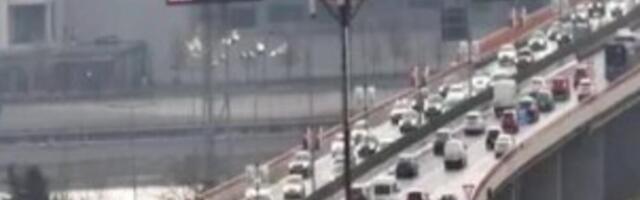 Jutarnji špic napravio kolaps u Beogradu: Putevi zakrčeni, vozila jedva prolaze, ovde je najgore! (FOTO)