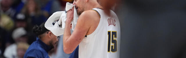 Strašno, ceo Denver je zanemeo - Jokić krvav otrčao do klupe, a onda... (VIDEO)