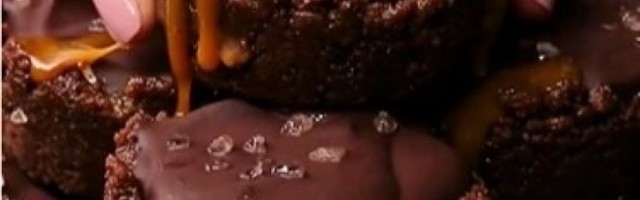 NAJPOPULARNIJI ČOKOLADNI KOLAČ! Za 24 časa recept je pogledalo POLA MILIONA ljudi, IMA JEDAN ZANIMLJIV SASTOJAK!