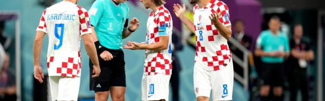 Entoni Tejlor sudi utakmicu između fudbalera Španije i Portugalije na SP