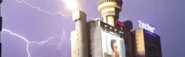 Snimak udara groma u Geneks kulu (VIDEO)
