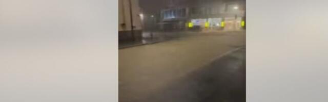 Grad blokiran zbog poplava: Ima povređenih i nestalih (VIDEO)