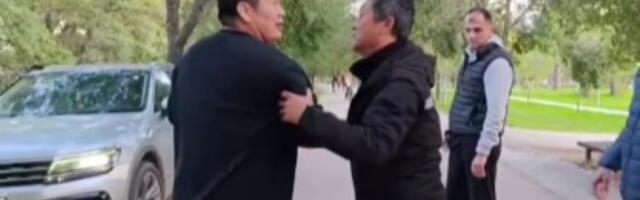 Kinez urinirao pred decom na keju, a onda je nastala drama (VIDEO)