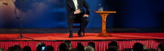 Oglasio se Vučić o incidentu na putu za Mokrin