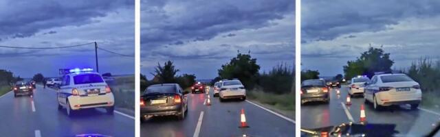 Jedna osoba poginula, druga na reanimaciji: "Porše" sleteo s puta kod Aranđelovca (VIDEO)