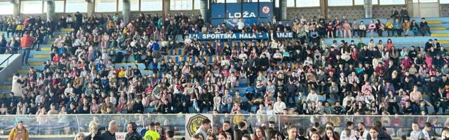 Pune tribine u Vranju: Održan Mali sajam sporta, Štefanek i Marinković uručili sportsku opremu budućim šampionima