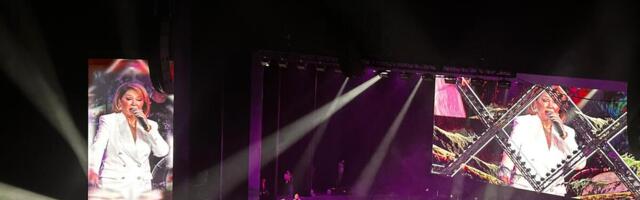 ATMOSFERA NA VRHUNCU! Neda Ukraden celu salu podigla na noge