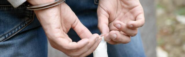 "UBIĆU TEBE I TVOJU PORODICU" Pretio bivšoj supruzi, policija mu našla čitav arsenal u stanu, uhapšen nasilnik sa Vračara