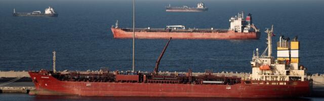 Prkoseći američkoj blokadi, brodovi povezani s Iranom navodno prolaze kroz Hormuški moreuz