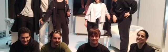 Predstava „Autorizacija“ Pozorišta mladih u Novom Sadu otvara bolnu temu ubistva vršnjaka: „Da li je dete važnije od pravde“