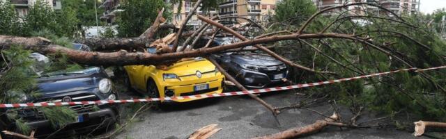 (FOTO/VIDEO) Apokaliptične scene! Tornado protutnjao kroz prestonicu: Vetar snage 120 km/h pokidao sve pred sobom, ovo se ne pamti