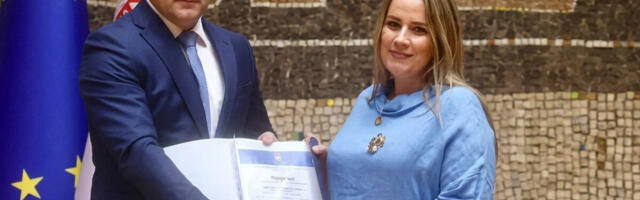 Ministar turizma Husein Memić uručio dvojezične legitimacije turističkim vodičima