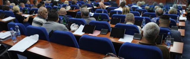Izvršenje budžeta za prvih šest meseci: Hvalospeve odbornika vladajuće većine, kritike odbornika opozicije